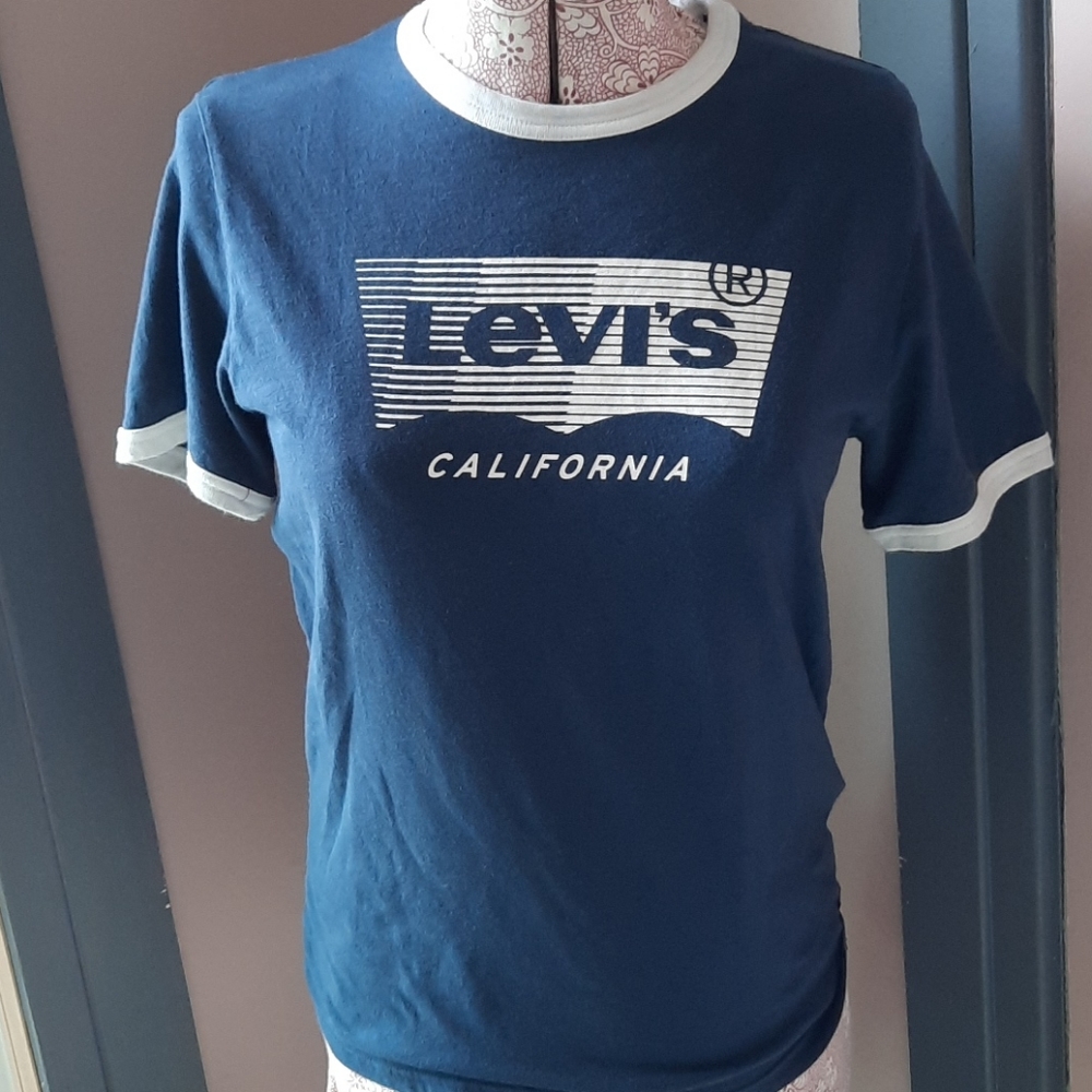 Levi's t-shirt